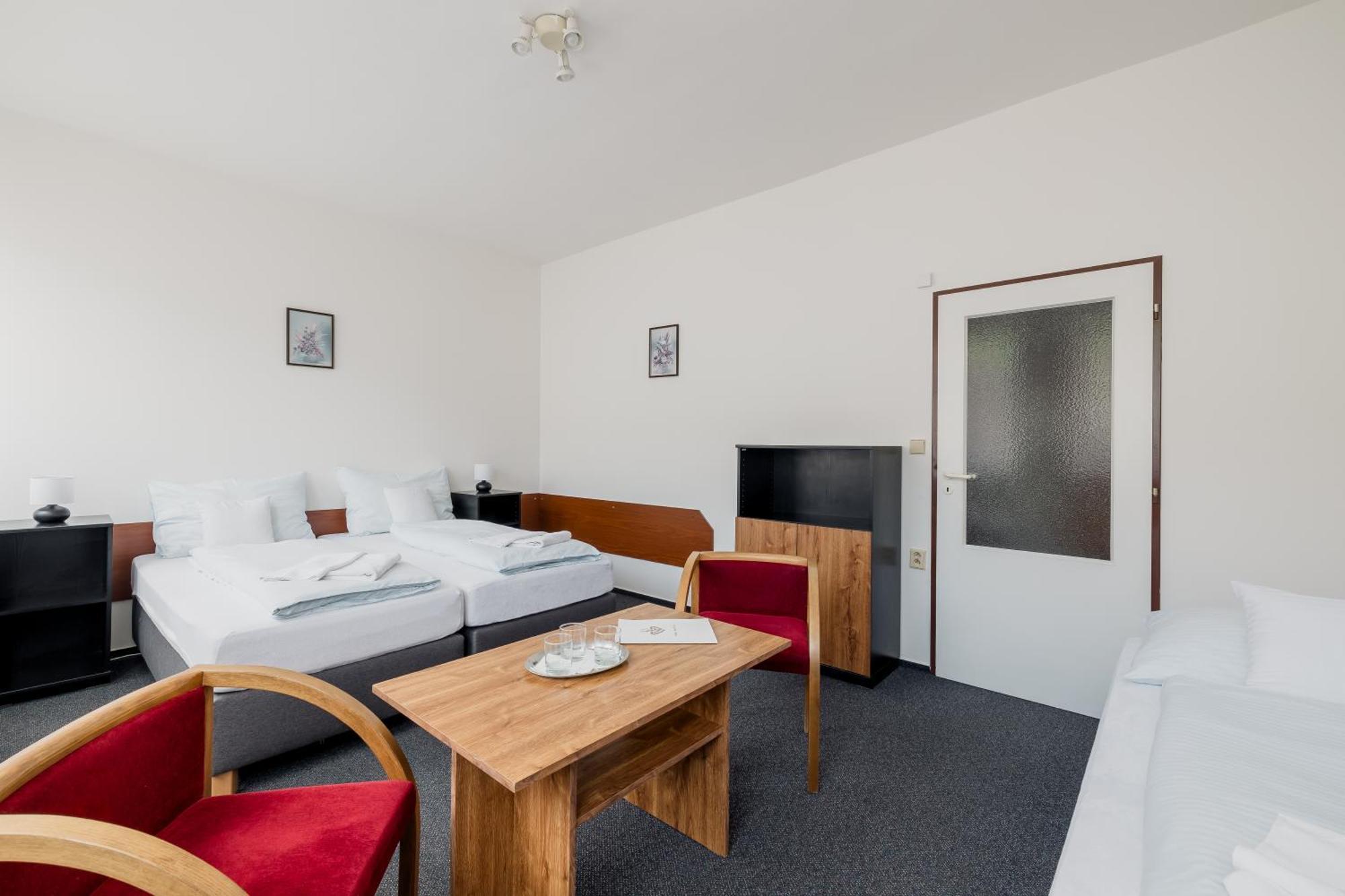 Hotel Dobruška 外观 照片