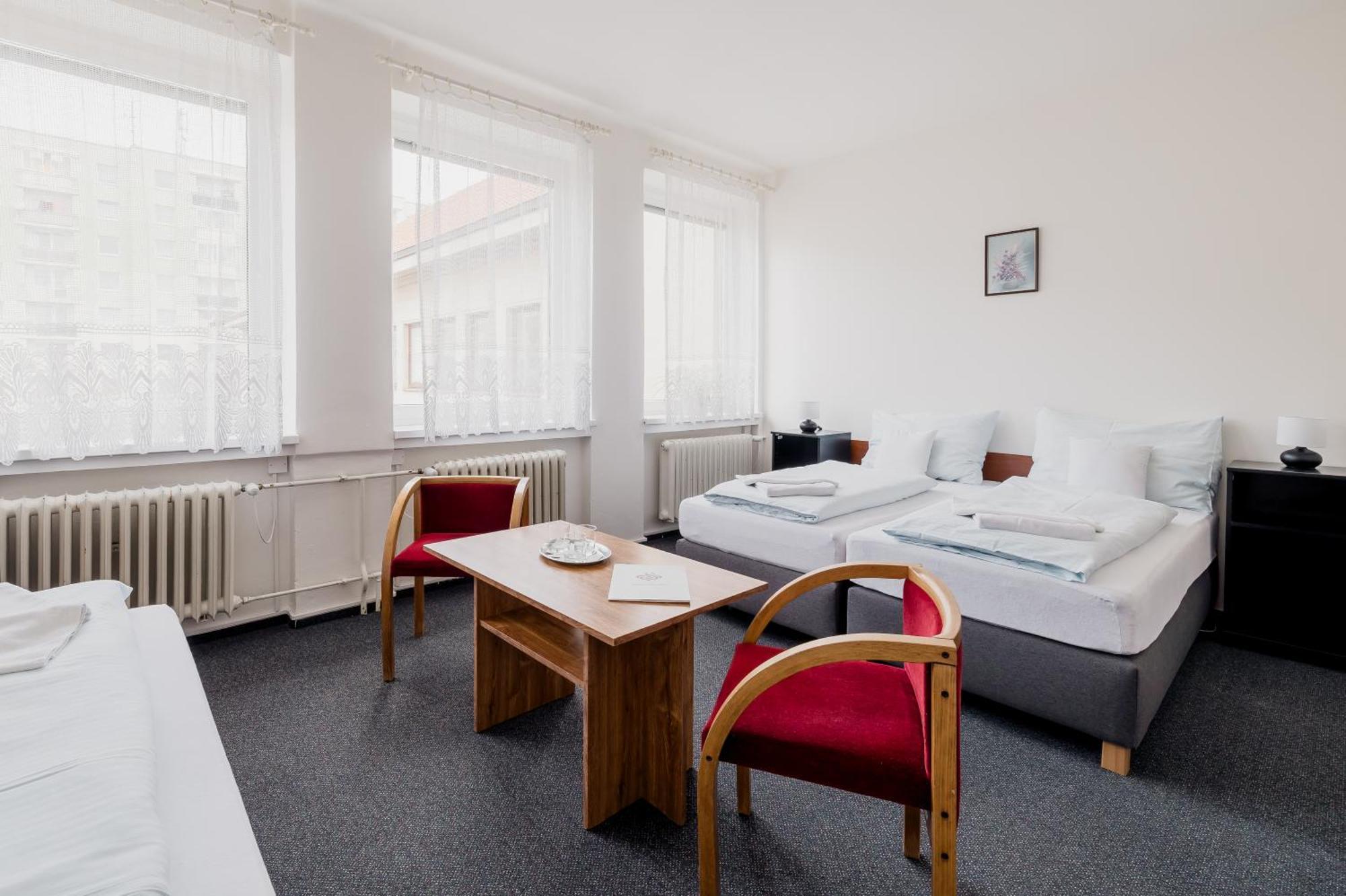 Hotel Dobruška 外观 照片