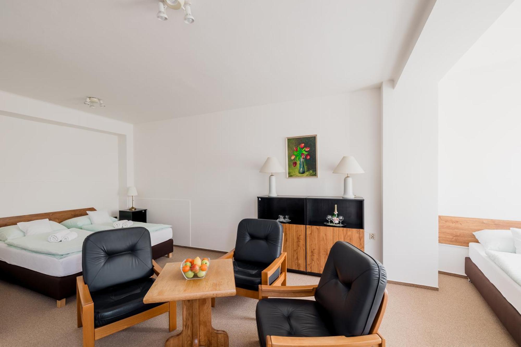 Hotel Dobruška 外观 照片